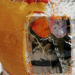 Ins Bild gestickt – Leinwand, Farbe und dann noch Nadel und Faden